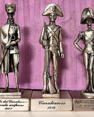 Carabinieri in peltro argentato