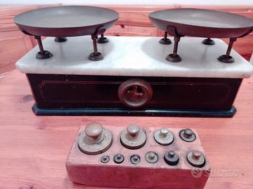 Bilancia vintage 'Cinque Chilog' in marmo, ottone,