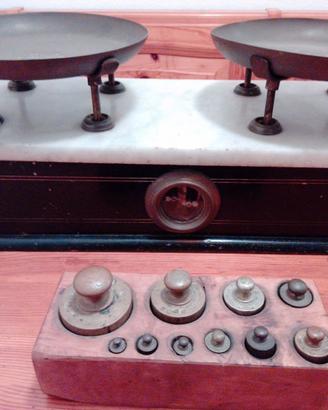 Bilancia vintage 'Cinque Chilog' in marmo, ottone,
