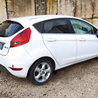 Ford Fiesta 2010 incidentata