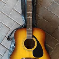 Chitarra acustica 