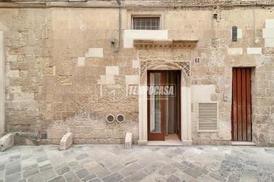 CASA INDIPENDENTE NEL CUORE DEL CENTRO STORICO.