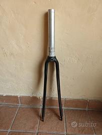 Forcella in carbonio da corsa