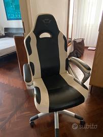 Poltrona gaming Trust GXT girevole e regolabile
