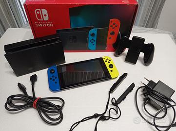 Nintendo Switch completa di accessori e giochi