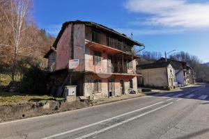 CASA INDIPENDENTE A TRAVES