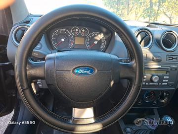 auto Ford fiesta