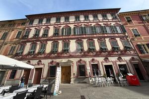 4 LOCALI A LA SPEZIA