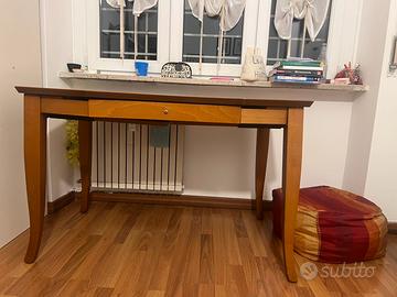 Scrivania in legno