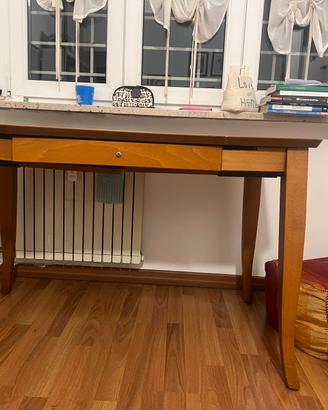Scrivania in legno