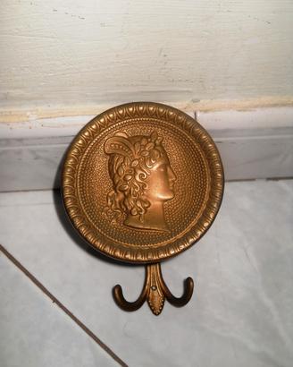Gancio appendiabiti vintage in ottone