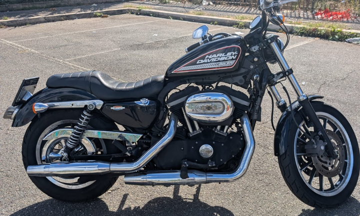 Harley davidson sportster iron 883