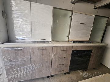 cucina completa di elettrodomestici 