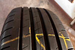 Gomme auto