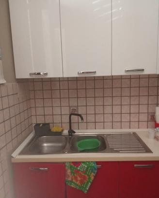 Cucina con parete attrezzata