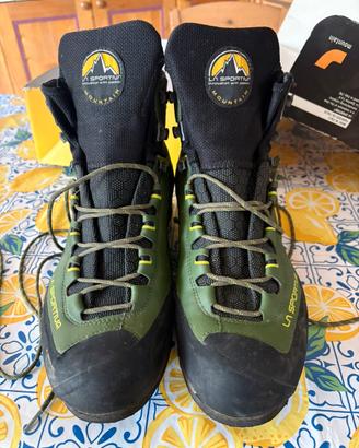 Scarponi trekking sportiva