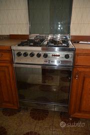 Cucina a gas 4 fuochi e forno LOFRA