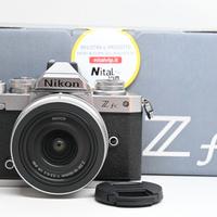 Nikon Z fc con 16/50