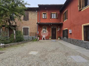 CASA DI CORTE A CASTAGNOLE DELLE LANZE