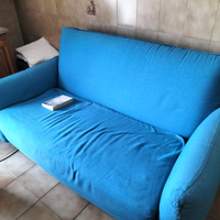 Divano tre posti e credenza