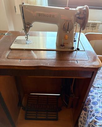 Macchina da cucire SINGER con mobiletto