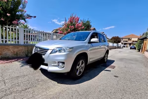 TOYOTA RAW 4