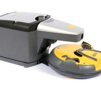 Robottino aspirapolvere con scarico automatico