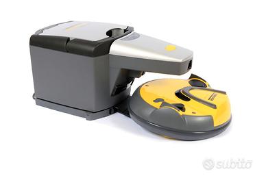 Robottino aspirapolvere con scarico automatico