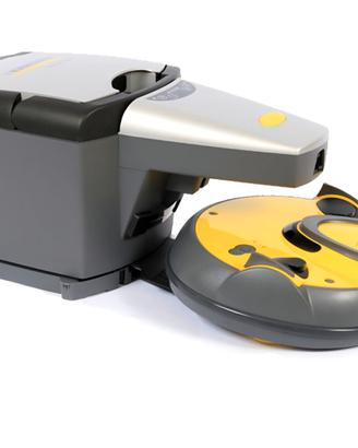 Robottino aspirapolvere con scarico automatico