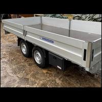 rimorchio 2 assi con rampe