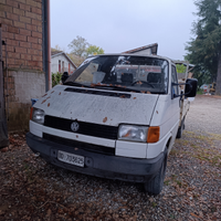 Furgone Volkswagen T4 cassonato con pedana idraul
