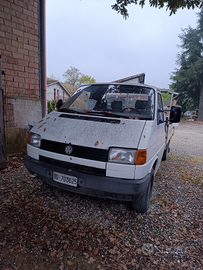 Furgone Volkswagen T4 cassonato con pedana idraul