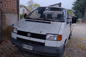 Furgone Volkswagen T4 cassonato con pedana idraul