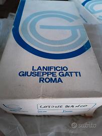 10 gomitoli cotone perlato bianco e 10 ecru':