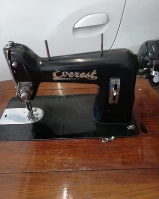 Macchina da cucire Everest con mobile