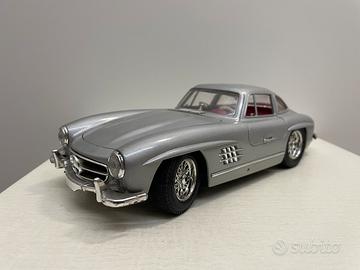 Mercedes SL300 - Burago - scala 1/18