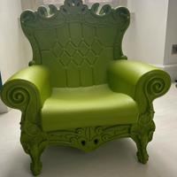 Poltrona in plastica design ”little queen of love”