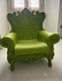 Poltrona in plastica design ”little queen of love”