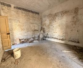 CASA SEMINDIPENDENTE A ANGRI