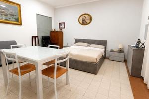 2 LOCALI A NAPOLI