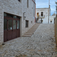 Locale, mq 295