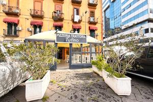 Attivita' di pizzeria-ristorante a napoli centro