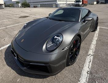 Porsche 992 carrera 4