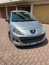 Auto ben tenuta con pochi chilometri