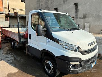 Iveco con gru