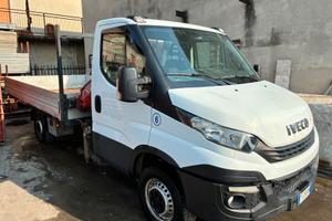 Iveco con gru
