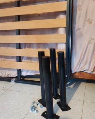 Rete singola con doghe in legno