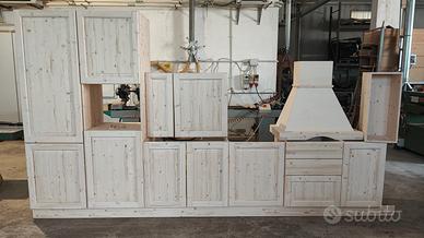 Cucina rustica in legno di abete