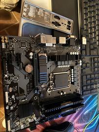 Scheda madre B760m Gigabyte + DDR4 16gb