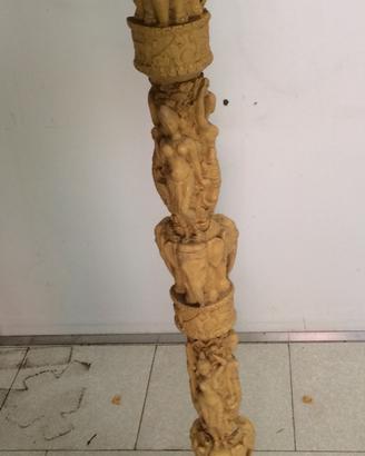 Colonna antica portavaso